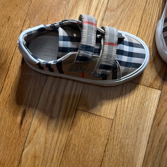 Kids Burberry sneakers size 26 - Picture 2 of 6